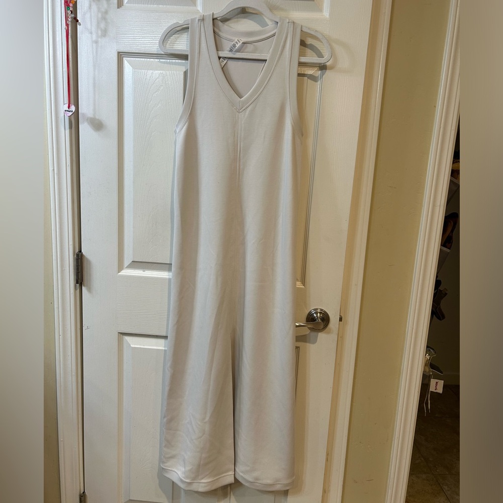 White sleeveless Lululemon dress